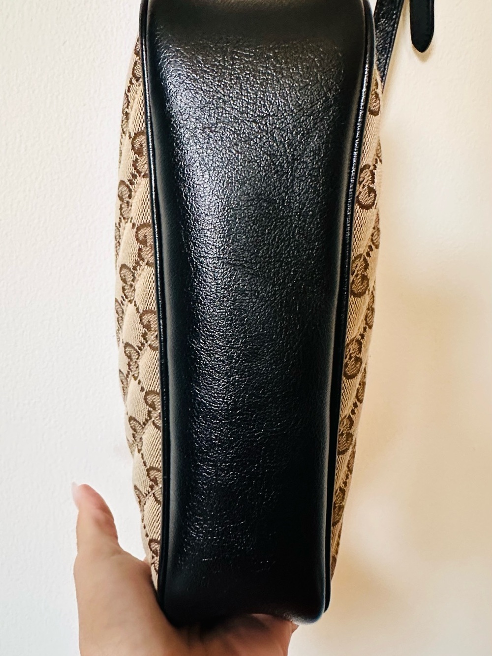Gucci Marmont GG Supreme Crossbody - black/beige & gold hardware 100% Authentic - Picture 5 of 11